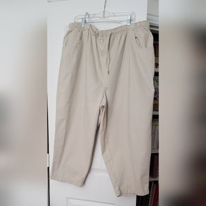 Denim and Co Beige Cropped Khaki Pants.  100% Cotton